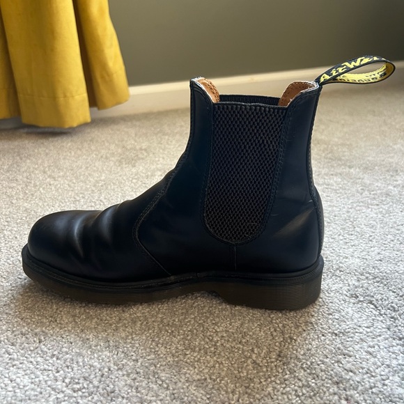 Dr. Martens 2976 Smooth Leather Chelsea Boots - Picture 4 of 6